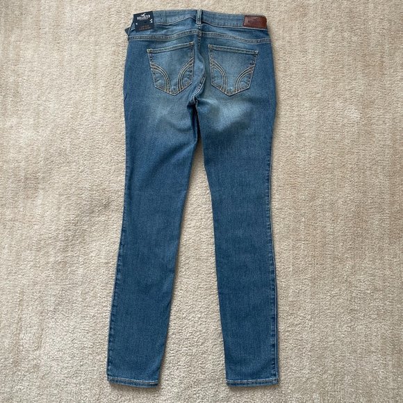 Hollister Classic Stretch Low-Rise Super Skinny Jeans - Picture 2 of 4